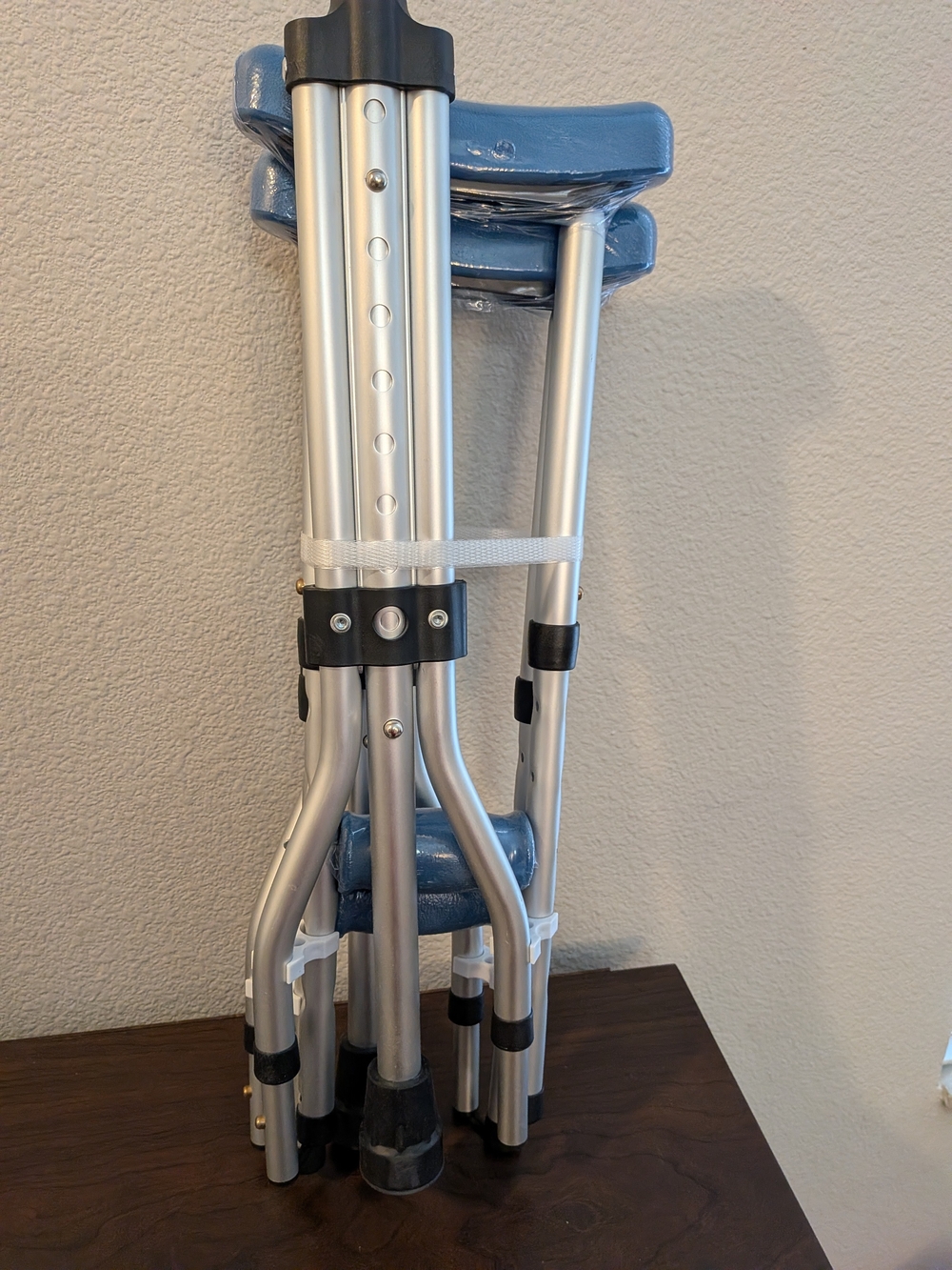 Source Unknown Blue and Silver Folding Crutches - Picture 3 of 3